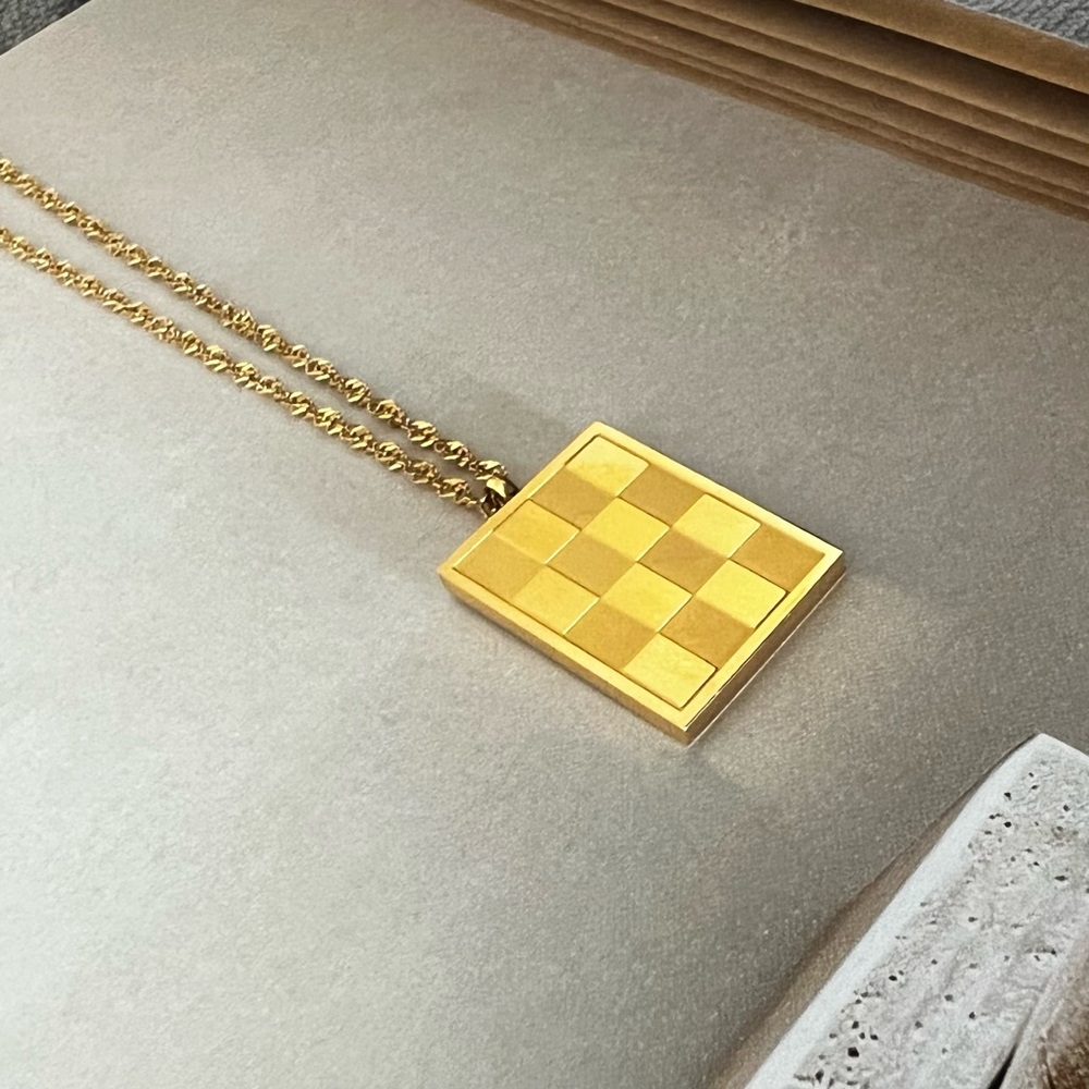 🎁 Checkerboard Gold-Plated Necklace • Dainty Adjustable Pendant